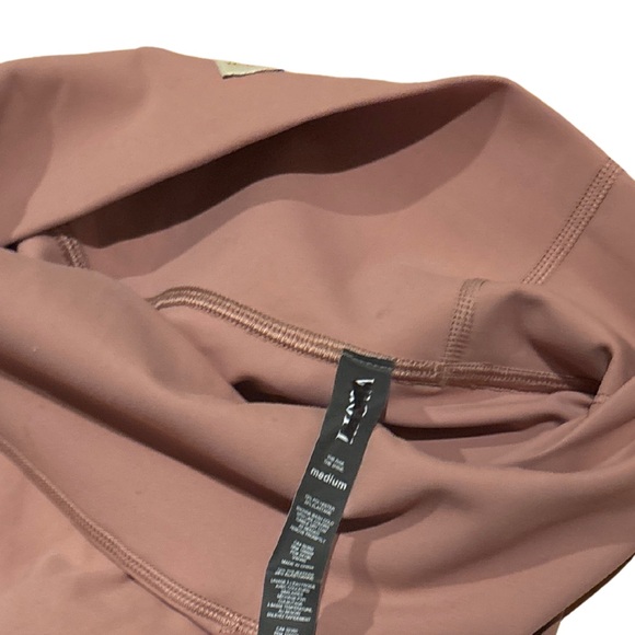 🤎 Vuori High-Rise Colorblock Performance Leggings – Medium – Like New MSRP: $98 - Picture 4 of 5